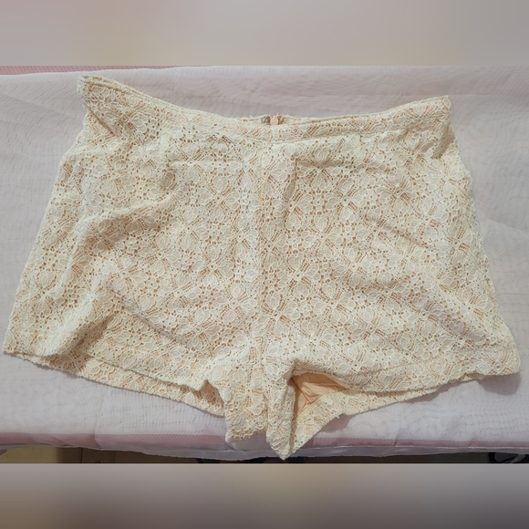 Lost lace shorts - Picture 1 of 3